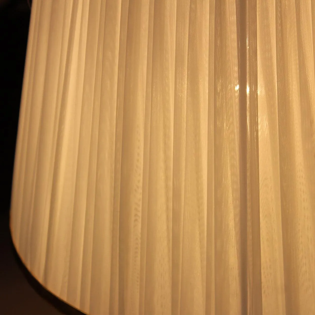 CAPSULE GOLD AND WHITE CERAMIC TABLE LAMP BEDSIDE LAMP