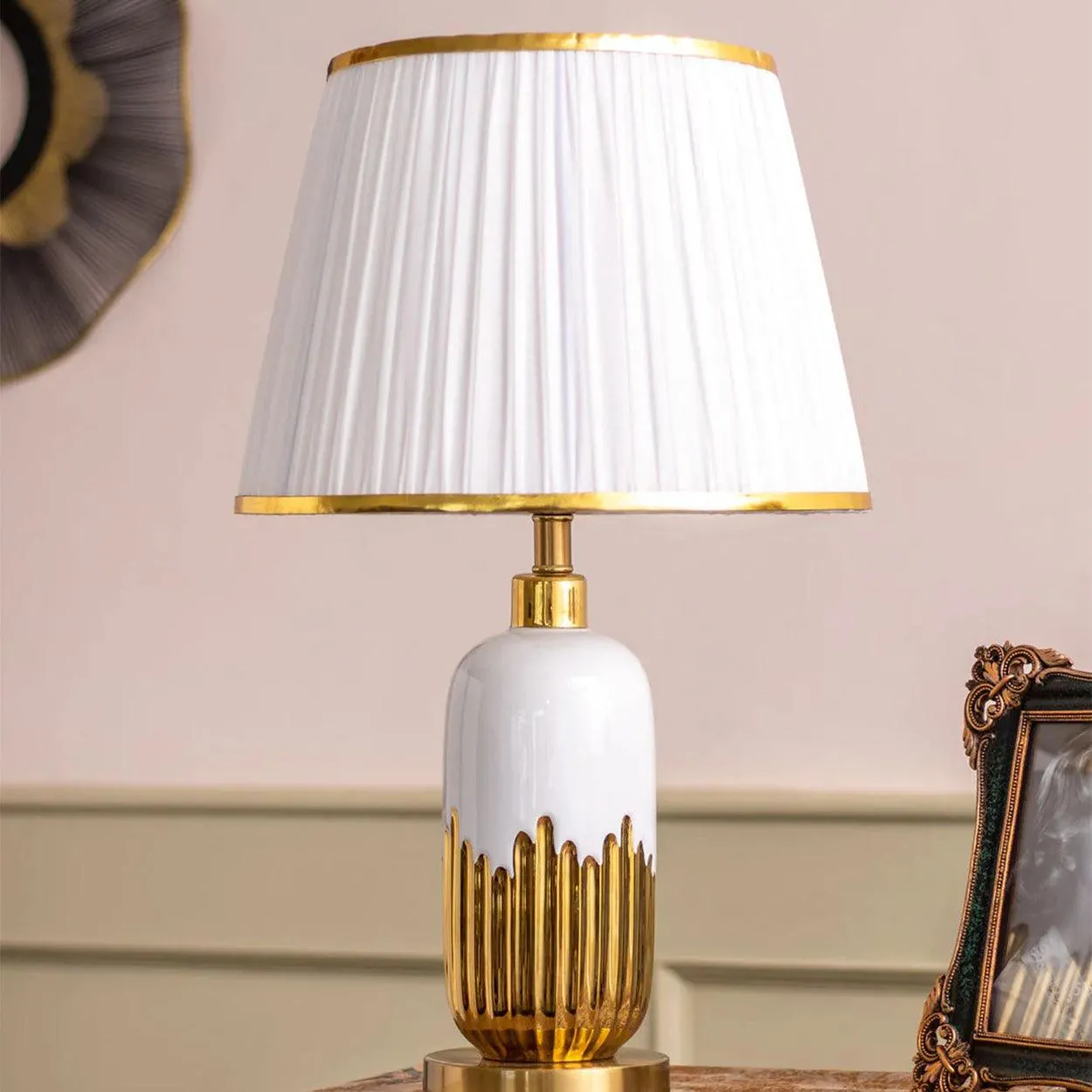 CAPSULE GOLD AND WHITE CERAMIC TABLE LAMP BEDSIDE LAMP