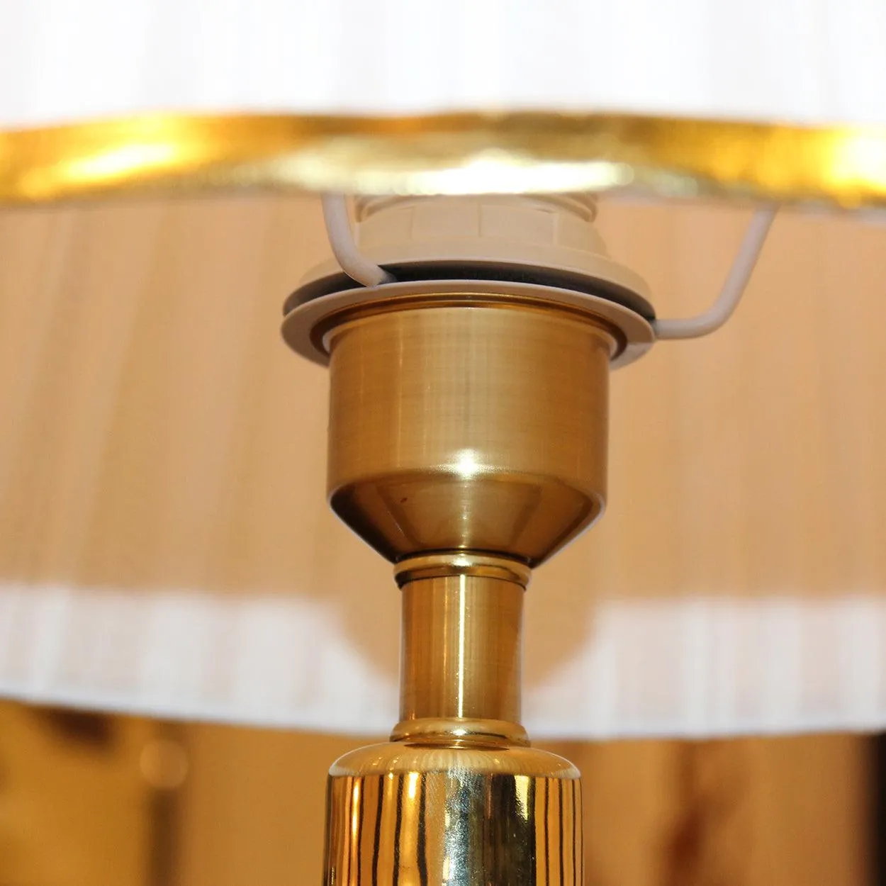 CAPSULE GOLD AND WHITE CERAMIC TABLE LAMP BEDSIDE LAMP