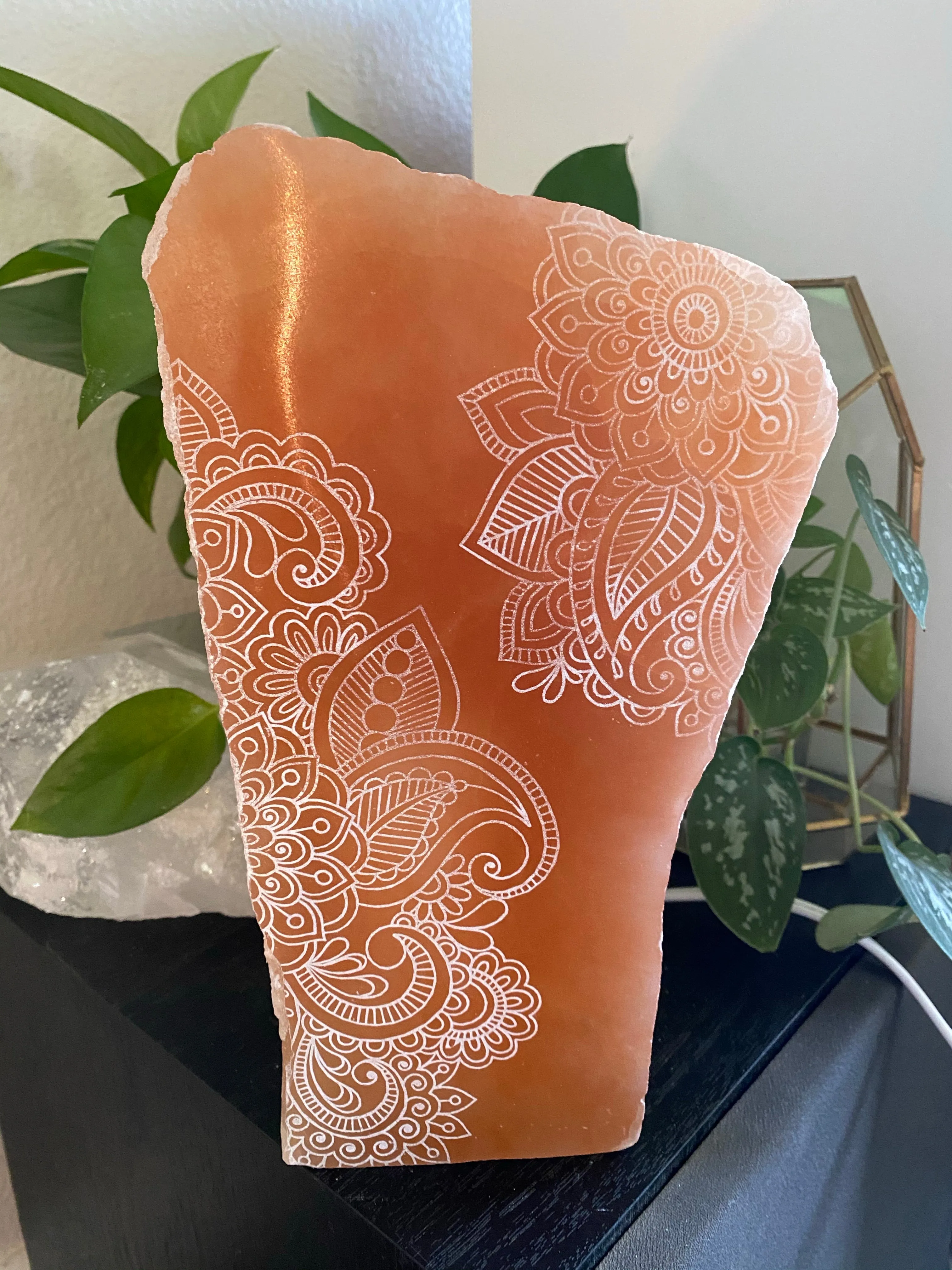 Henna Prayer Peach Selenite Lamp