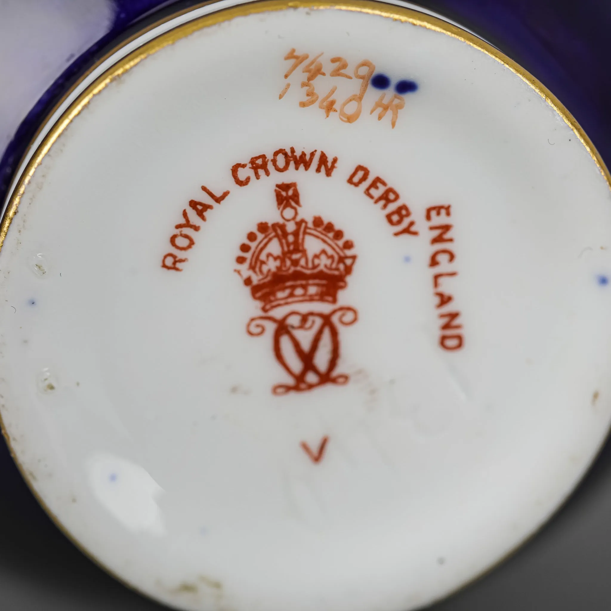 ROYAL CROWN DERBY 7429 Cabinet Globe Vase 1340