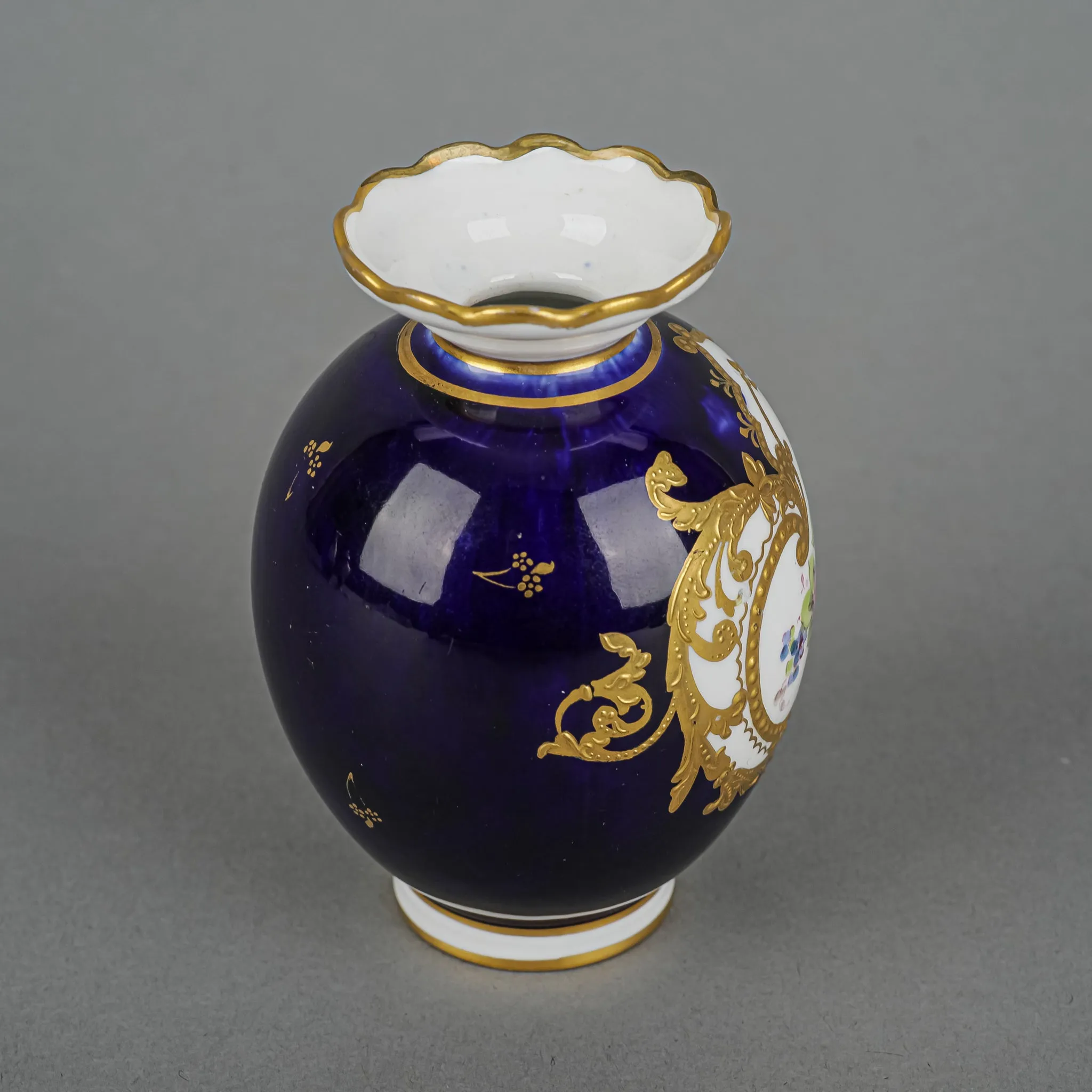 ROYAL CROWN DERBY 7429 Cabinet Globe Vase 1340